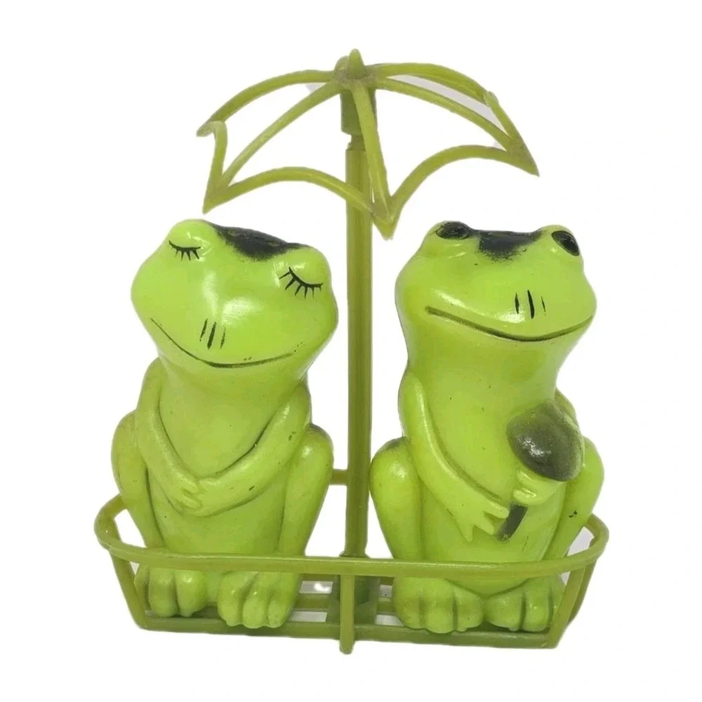 Vintage Salt & Pepper Shakers Plastic Green Frogs with Umbrella In Love Display